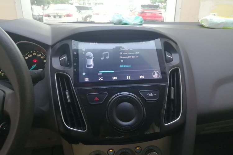 Used Ford Focus 2012 Sedan 1.6L Automatic Comfort Model Audio And AC Panel