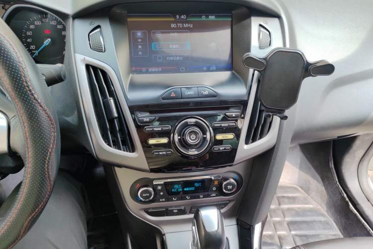 Used Ford Focus 2012 Sedan 1.6L Automatic Fashion Edition Audio And AC Panel