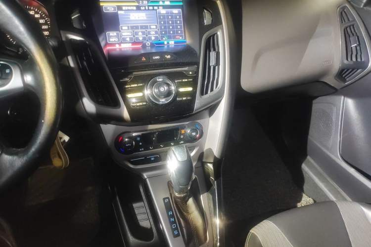 Used Ford Focus 2012 Sedan 1.6L Automatic Fashion Edition Audio And AC Panel