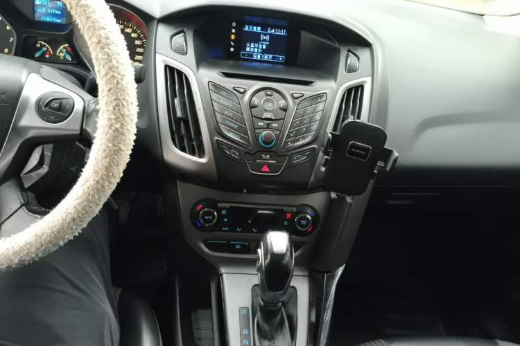 Used Ford Focus 2012 Sedan 1.6L Automatic Fashion Edition Audio And AC Panel