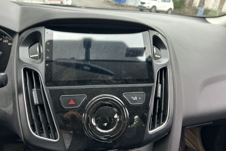 Used Ford Focus 2012 Sedan 1.6L Automatic Fashion Edition Audio And AC Panel