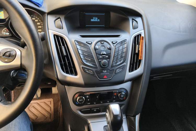 Used Ford Focus 2012 Sedan 1.6L Automatic Fashion Edition Audio And AC Panel