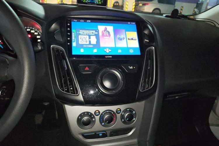 Used Ford Focus 2012 Hatchback 1.6L Manual Comfort Model Audio And AC Panel