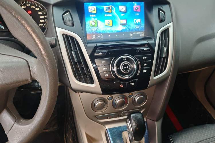 Used Ford Focus 2012 Sedan 1.6L Automatic Comfort Model Audio And AC Panel