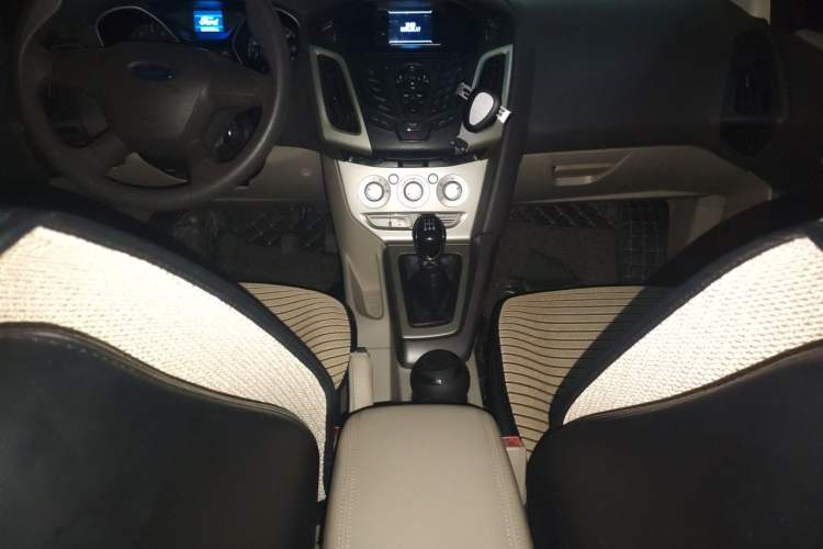 Used Ford Focus 2012 Sedan 1.6L Manual Comfort Model Audio And AC Panel