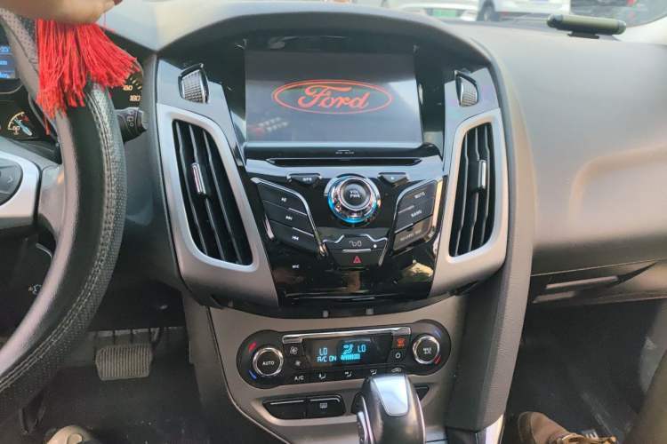 Used Ford Focus 2012 Hatchback 1.6L Automatic Fashion Edition Audio And AC Panel