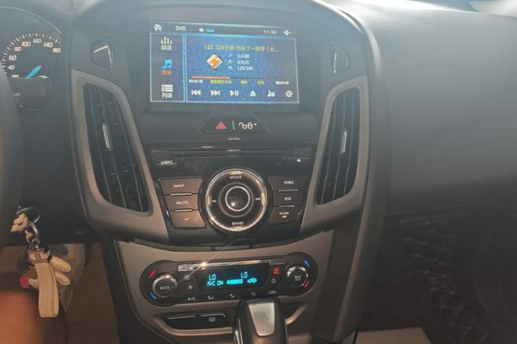 Used Ford Focus 2012 Sedan 1.6L Automatic Fashion Edition Audio And AC Panel