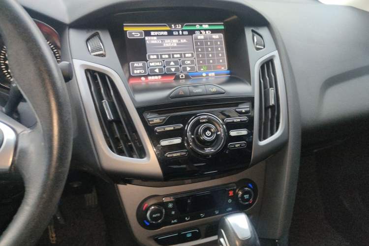Used Ford Focus 2012 Hatchback 1.6L Automatic Fashion Edition Audio And AC Panel