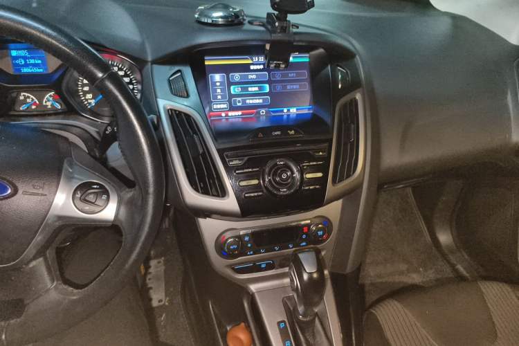 Used Ford Focus 2012 Sedan 1.6L Automatic Fashion Edition Audio And AC Panel
