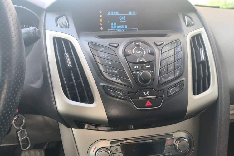 Used Ford Focus 2012 Hatchback 1.6L Automatic Fashion Edition Audio And AC Panel