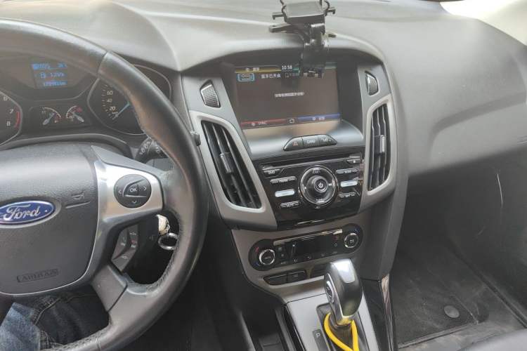 Used Ford Focus 2012 Hatchback 1.6L Automatic Fashion Edition Audio And AC Panel