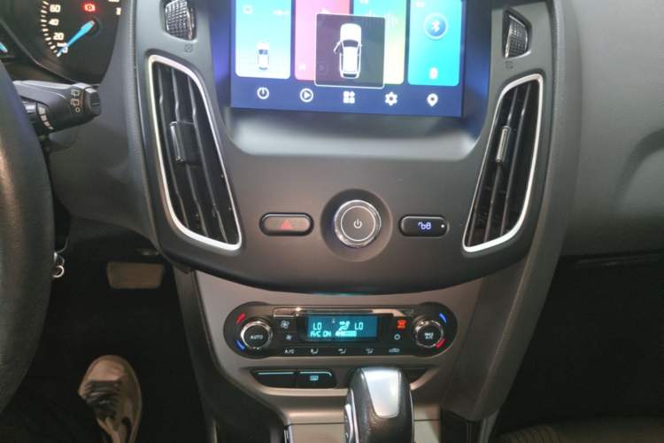 Used Ford Focus 2012 Hatchback 1.6L Automatic Fashion Edition Audio And AC Panel