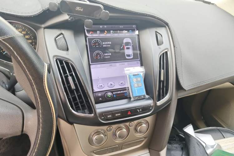 Used Ford Focus 2012 Sedan 1.6L Manual Comfort Model Audio And AC Panel