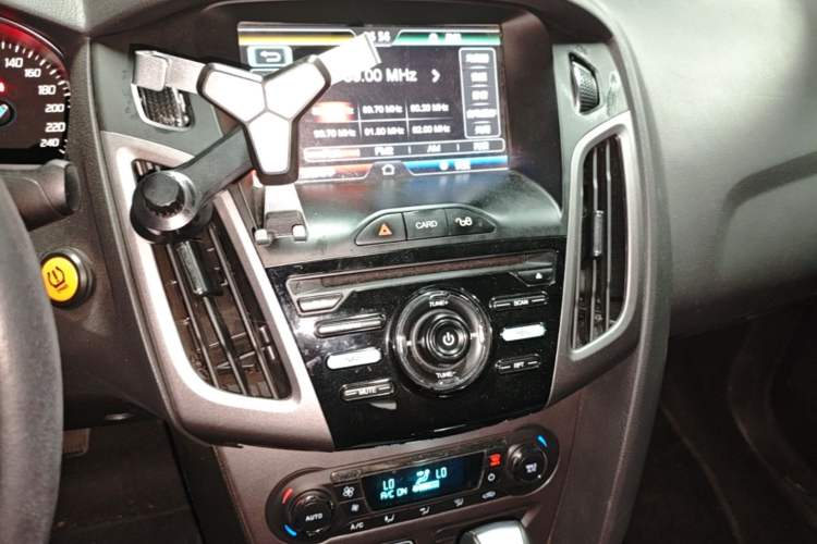 Used Ford Focus 2012 Sedan 1.6L Automatic Fashion Edition Audio And AC Panel