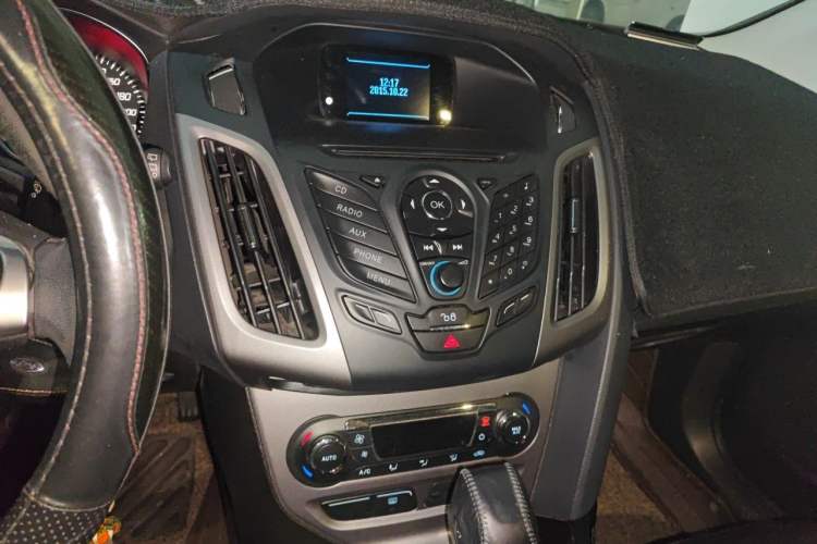 Used Ford Focus 2012 Hatchback 1.6L Automatic Fashion Edition Audio And AC Panel