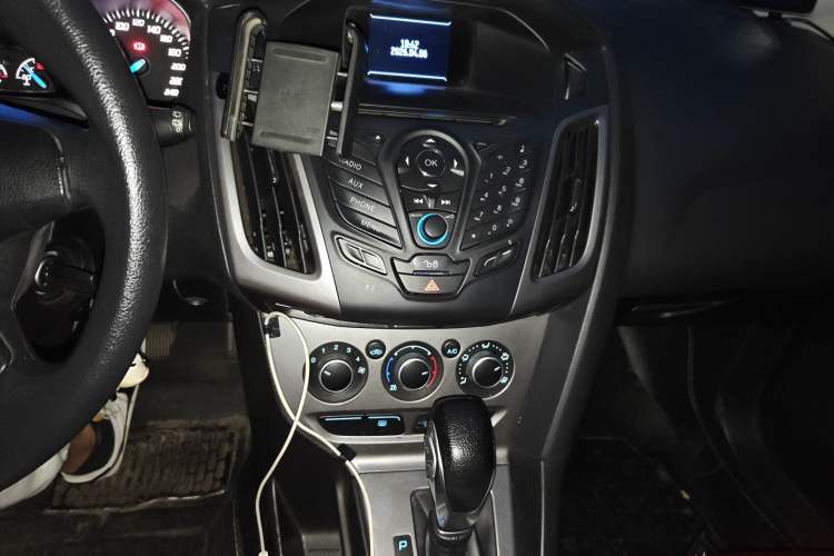 Used Ford Focus 2012 Hatchback 1.6L Automatic Comfort Model Audio And AC Panel