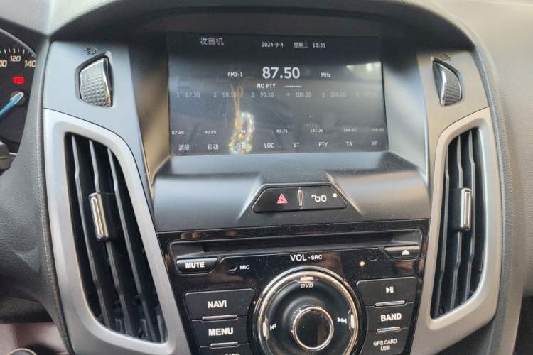Used Ford Focus 2012 Hatchback 1.6L Automatic Fashion Edition Audio And AC Panel