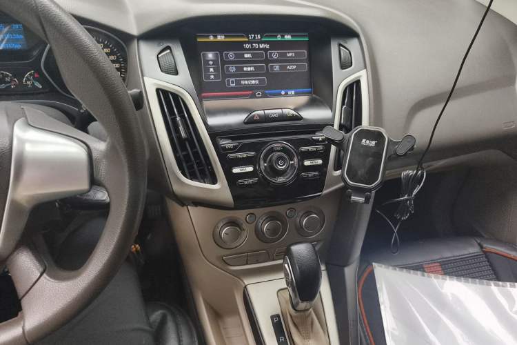 Used Ford Focus 2012 Sedan 1.6L Automatic Comfort Model Audio And AC Panel