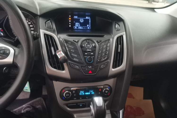 Used Ford Focus 2012 Hatchback 1.6L Automatic Fashion Edition Audio And AC Panel