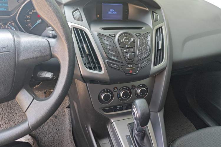 Used Ford Focus 2012 Hatchback 1.6L Automatic Comfort Model Audio And AC Panel