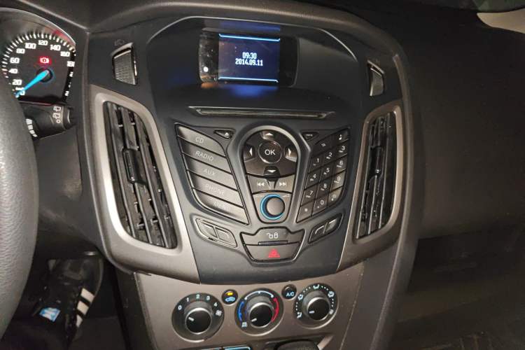 Used Ford Focus 2012 Hatchback 1.6L Automatic Comfort Model Audio And AC Panel