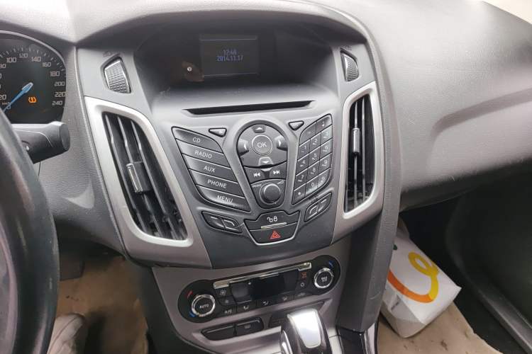 Used Ford Focus 2012 Sedan 1.6L Automatic Fashion Edition Audio And AC Panel