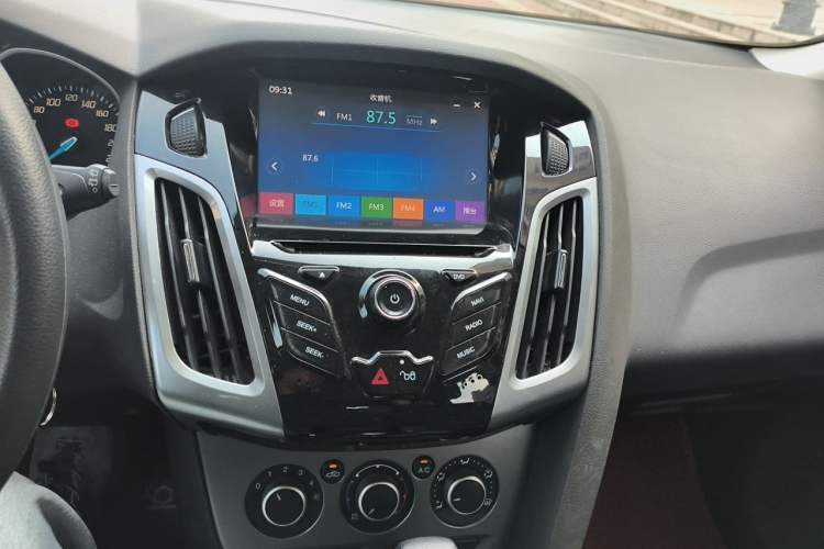 Used Ford Focus 2012 Hatchback 1.6L Automatic Comfort Model Audio And AC Panel