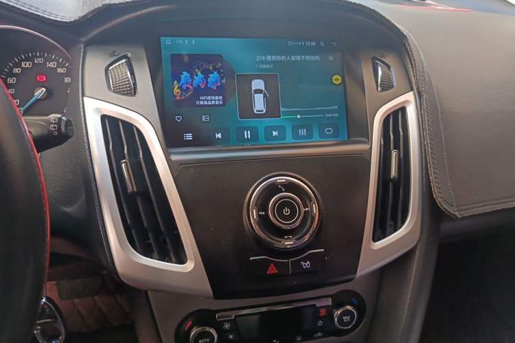 Used Ford Focus 2012 Hatchback 1.6L Automatic Fashion Edition Audio And AC Panel