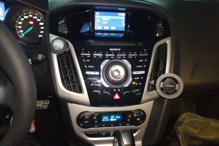 Used Ford Focus 2012 Hatchback 2.0L Automatic Luxury Sport Model Audio And AC Panel