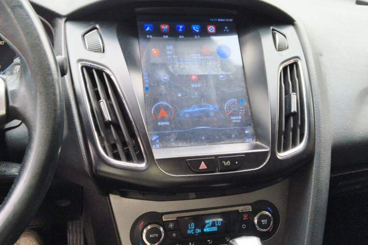 Used Ford Focus 2012 Sedan 1.6L Automatic Fashion Edition Audio And AC Panel