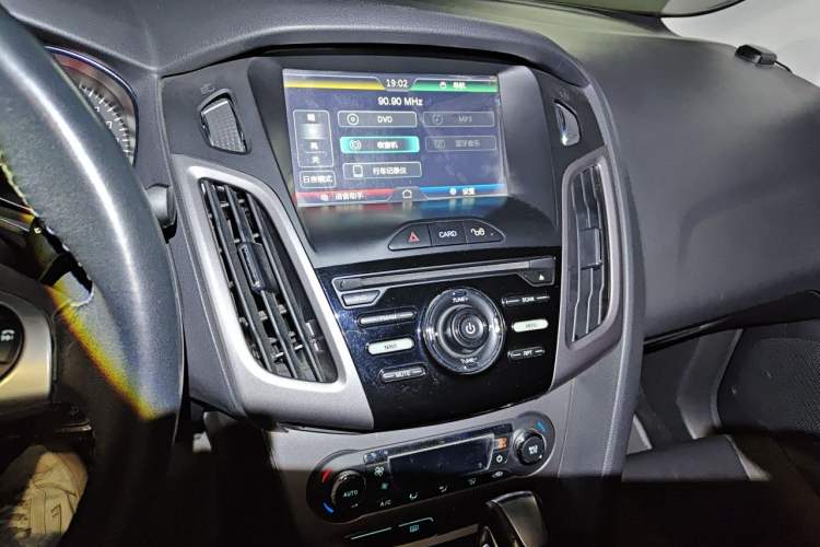 Used Ford Focus 2012 Sedan 1.6L Automatic Fashion Edition Audio And AC Panel