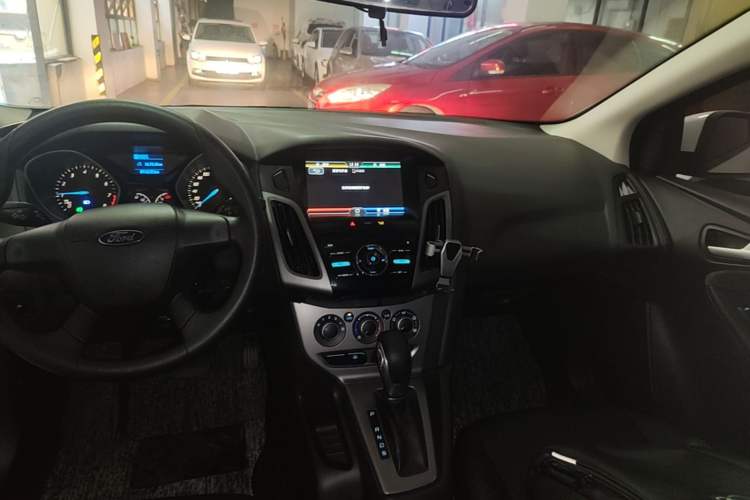Used Ford Focus 2012 Hatchback 1.6L Automatic Comfort Model Audio And AC Panel