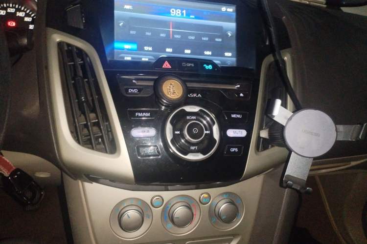 Used Ford Focus 2012 Sedan 1.6L Manual Comfort Model Audio And AC Panel