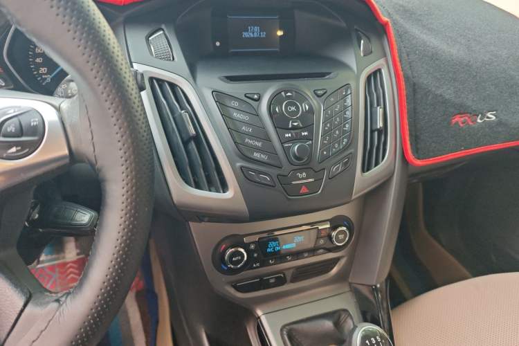 Used Ford Focus 2012 Hatchback 1.6L Manual Fashion Edition Audio And AC Panel