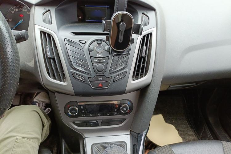 Used Ford Focus 2012 Sedan 1.6L Manual Fashion Edition Audio And AC Panel