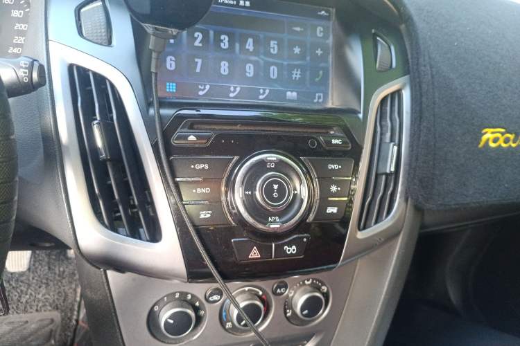 Used Ford Focus 2012 Hatchback 1.6L Manual Comfort Model Audio And AC Panel