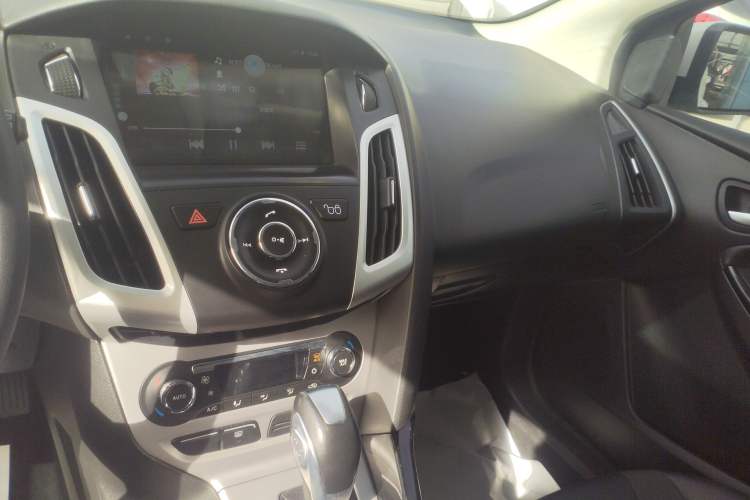 Used Ford Focus 2012 Hatchback 2.0L Automatic Luxury Sport Model Audio And AC Panel