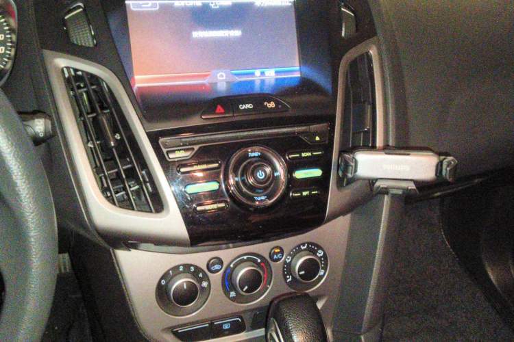 Used Ford Focus 2012 Hatchback 1.6L Automatic Comfort Model Audio And AC Panel