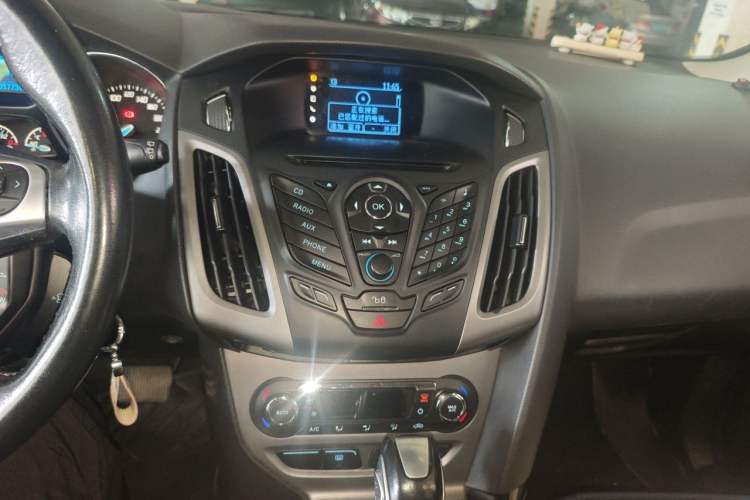 Used Ford Focus 2012 Hatchback 1.6L Automatic Fashion Edition Audio And AC Panel