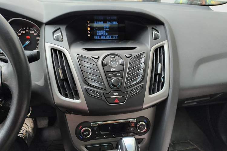 Used Ford Focus 2012 Sedan 1.6L Automatic Fashion Edition Audio And AC Panel
