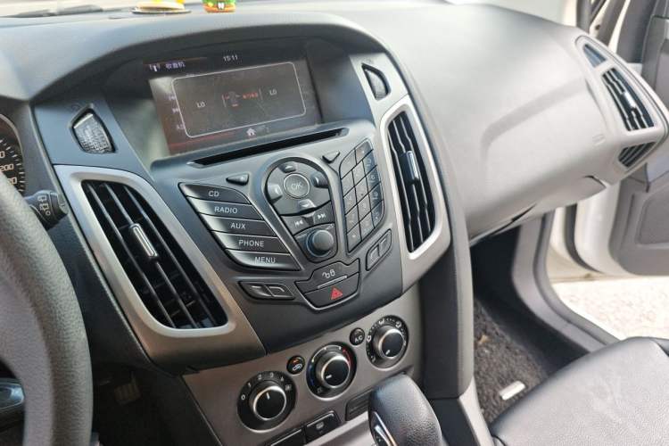 Used Ford Focus 2012 Hatchback 1.6L Automatic Comfort Model Audio And AC Panel