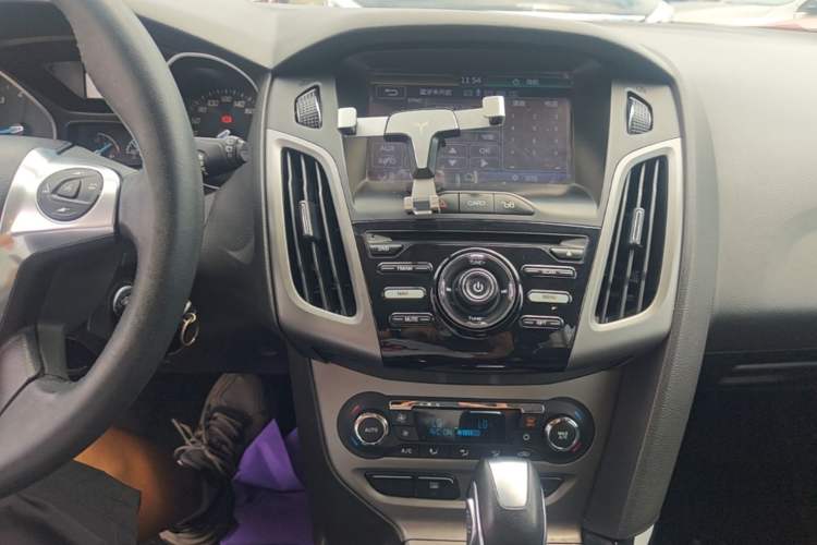Used Ford Focus 2012 Hatchback 1.6L Automatic Fashion Edition Audio And AC Panel