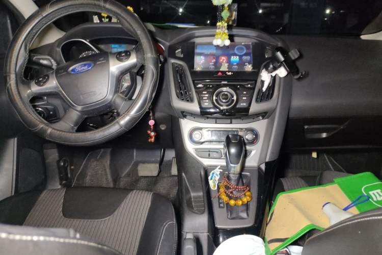 Used Ford Focus 2012 Hatchback 1.6L Automatic Fashion Edition Audio And AC Panel
