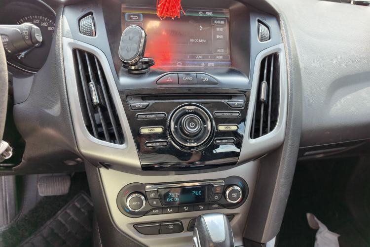 Used Ford Focus 2012 Hatchback 1.6L Automatic Fashion Edition Audio And AC Panel