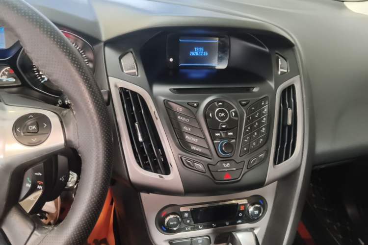 Used Ford Focus 2012 Sedan 1.6L Automatic Fashion Edition Audio And AC Panel