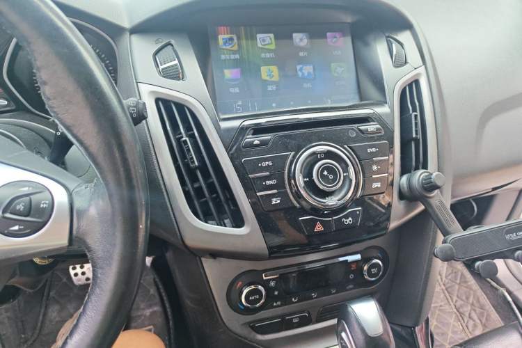 Used Ford Focus 2012 Hatchback 1.6L Automatic Fashion Edition Audio And AC Panel