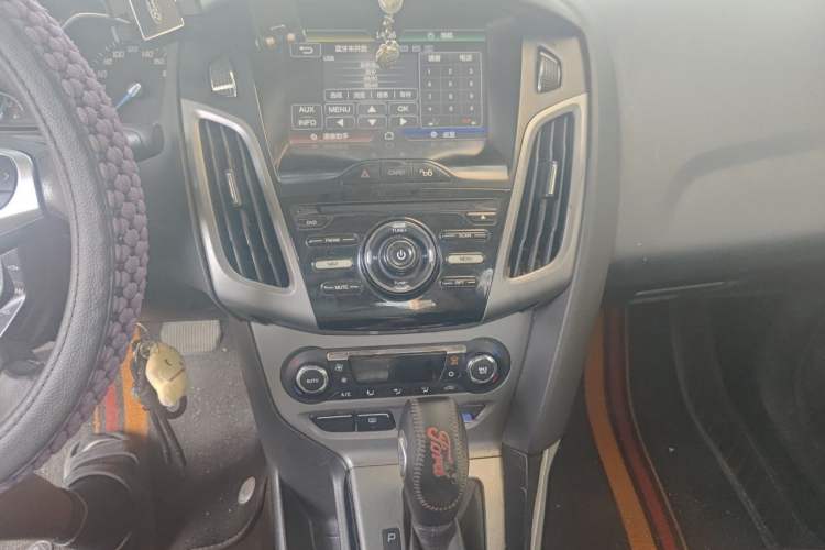 Used Ford Focus 2012 Sedan 1.6L Automatic Fashion Edition Audio And AC Panel
