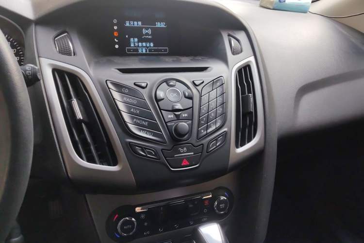 Used Ford Focus 2012 Hatchback 1.6L Automatic Fashion Edition Audio And AC Panel
