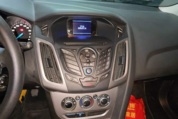 Used Ford Focus 2012 Hatchback 1.6L Manual Comfort Model Audio And AC Panel