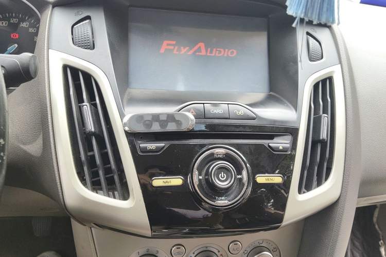 Used Ford Focus 2012 Sedan 1.6L Manual Comfort Model Audio And AC Panel